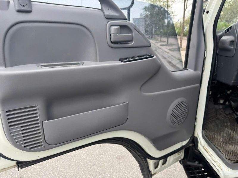 ISUZU QKR55F Thùng kín INOX Đời 2017 - Ảnh 4