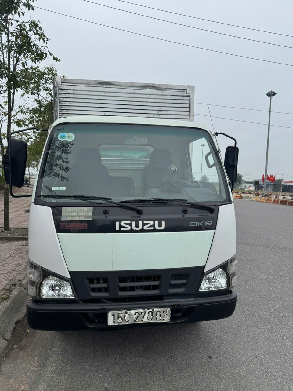 ISUZU QKR55F Thùng kín INOX Đời 2017