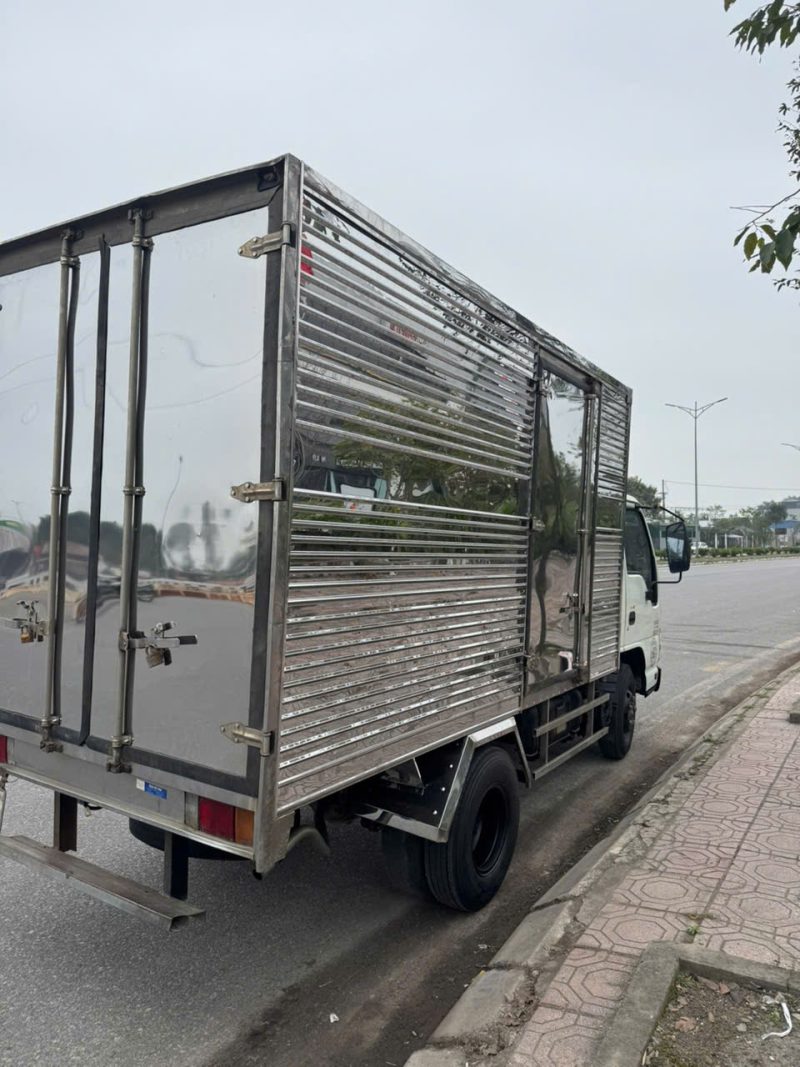 ISUZU QKR55F Thùng kín INOX Đời 2017 - Ảnh 8