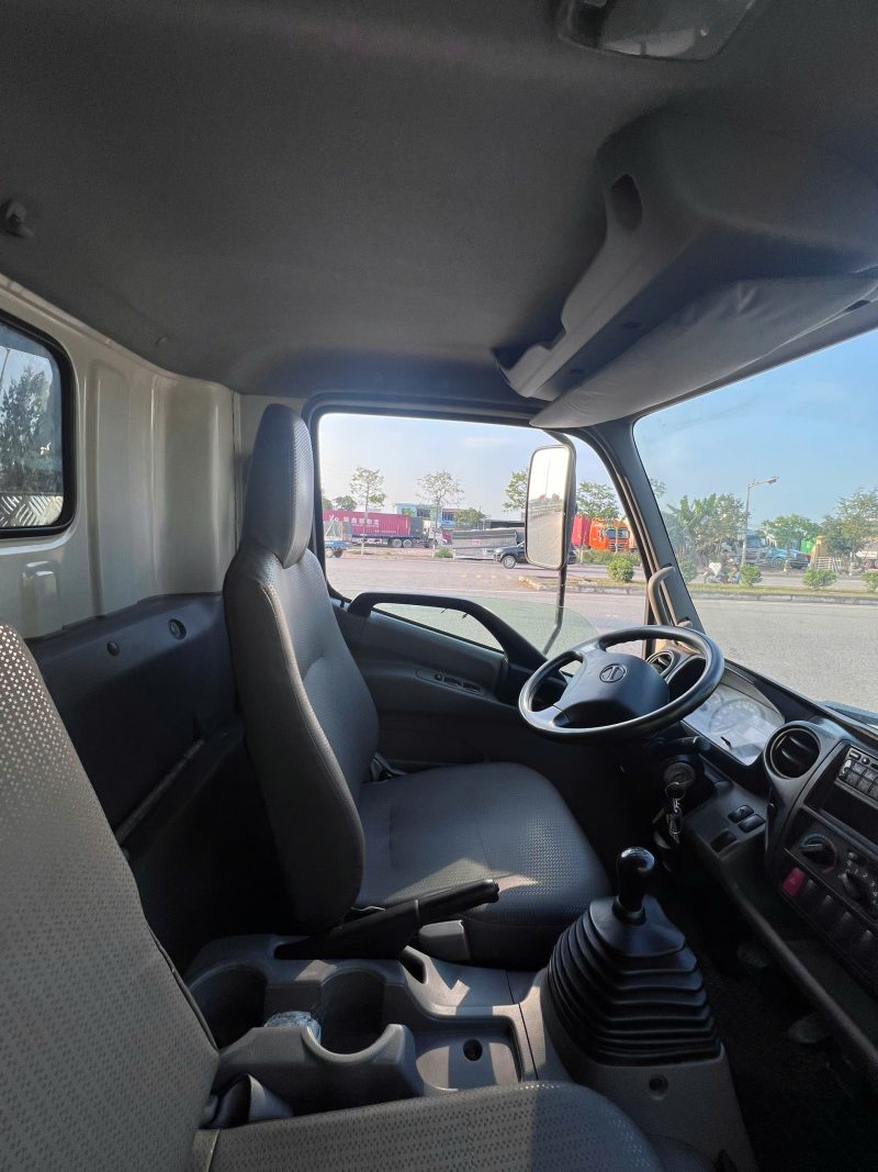 HINO XZU730L Thùng bạt Đời 2016 - Ảnh 6