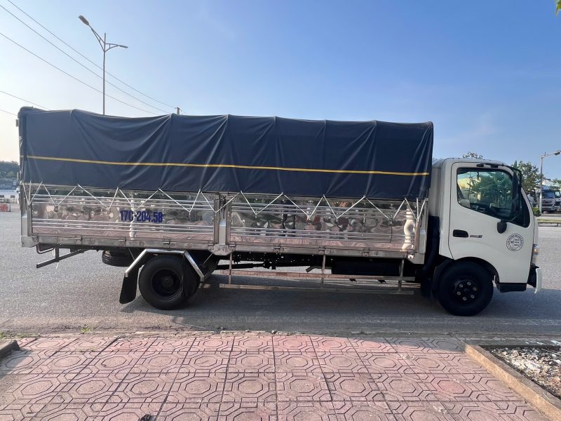 HINO XZU730L Thùng bạt Đời 2016 - Ảnh 4